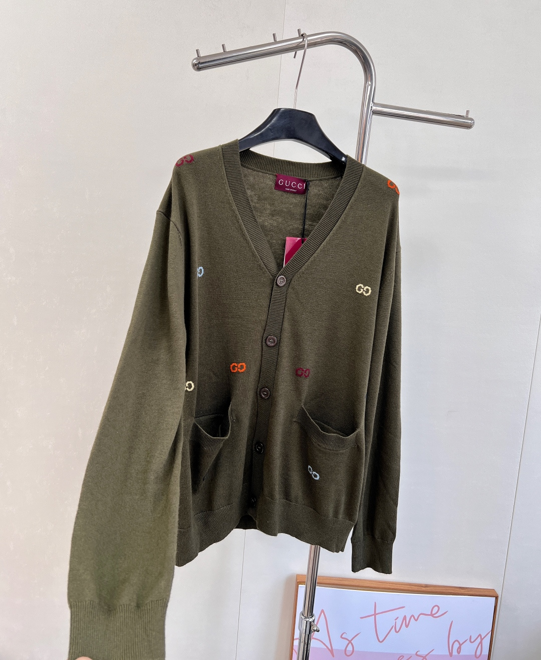 🆕Gucci新款廓形提花字母口袋针织开衫，定制YB羊毛纱线织造，质感高级，舒适柔软，V领针织开衫剪裁，通