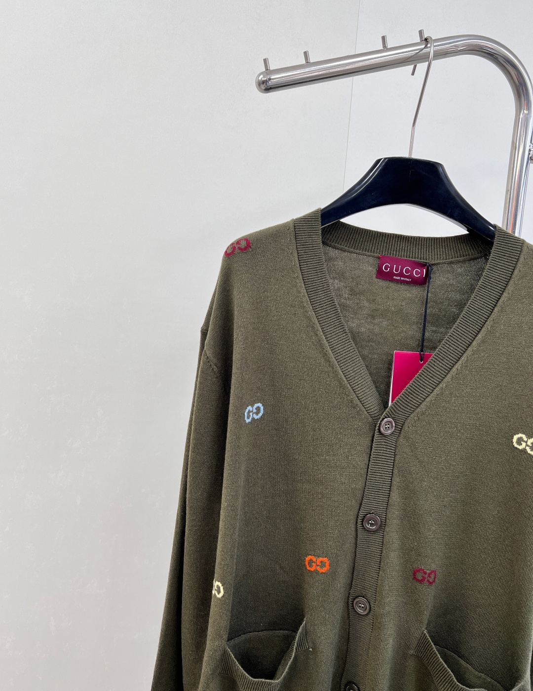 🆕Gucci新款廓形提花字母口袋针织开衫，定制YB羊毛纱线织造，质感高级，舒适柔软，V领针织开衫剪裁，通