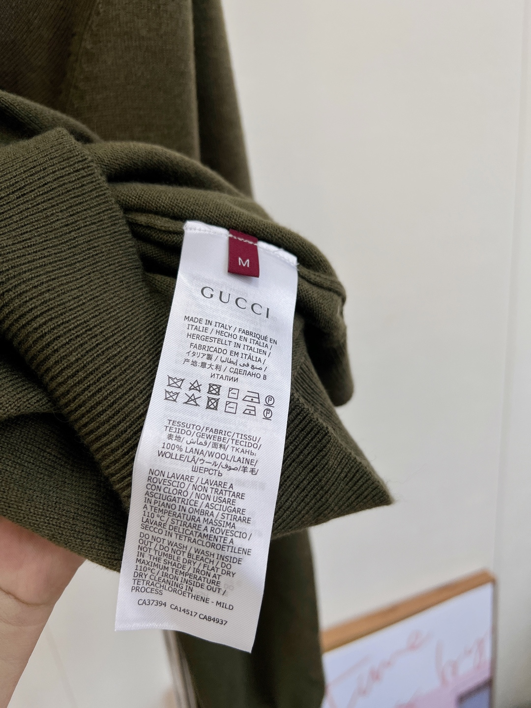 🆕Gucci新款廓形提花字母口袋针织开衫，定制YB羊毛纱线织造，质感高级，舒适柔软，V领针织开衫剪裁，通
