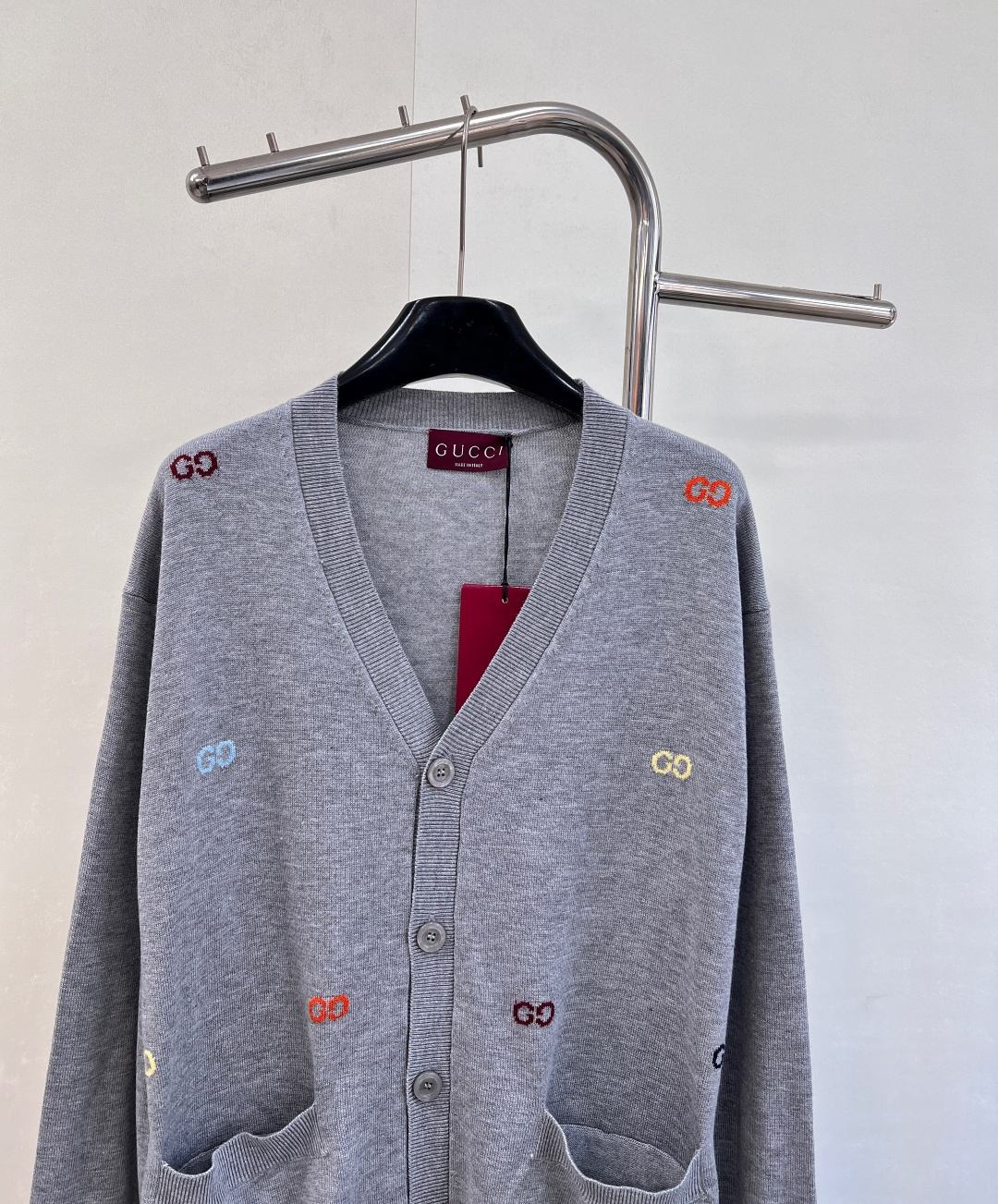 🆕Gucci新款廓形提花字母口袋针织开衫，定制YB羊毛纱线织造，质感高级，舒适柔软，V领针织开衫剪裁，通