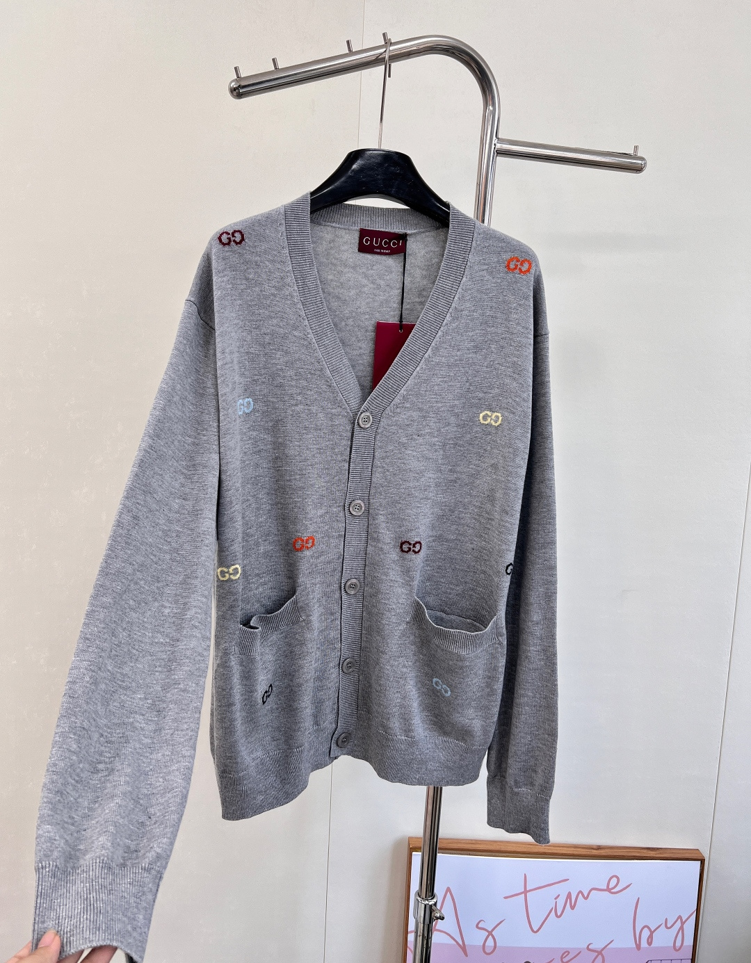 🆕Gucci新款廓形提花字母口袋针织开衫，定制YB羊毛纱线织造，质感高级，舒适柔软，V领针织开衫剪裁，通
