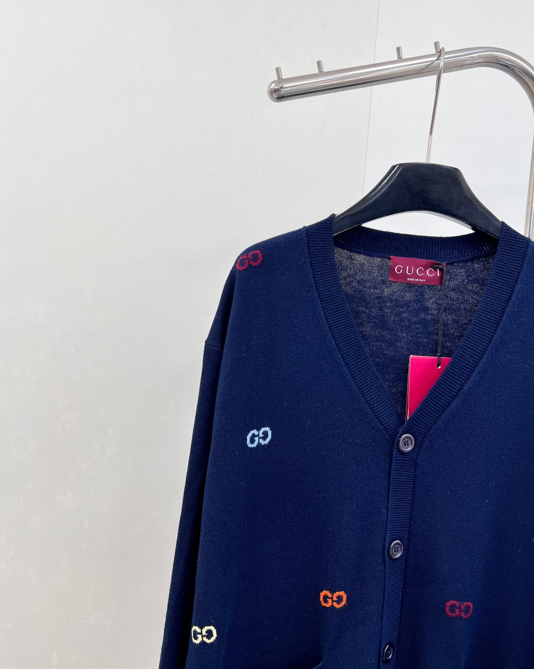 🆕Gucci新款廓形提花字母口袋针织开衫，定制YB羊毛纱线织造，质感高级，舒适柔软，V领针织开衫剪裁，通