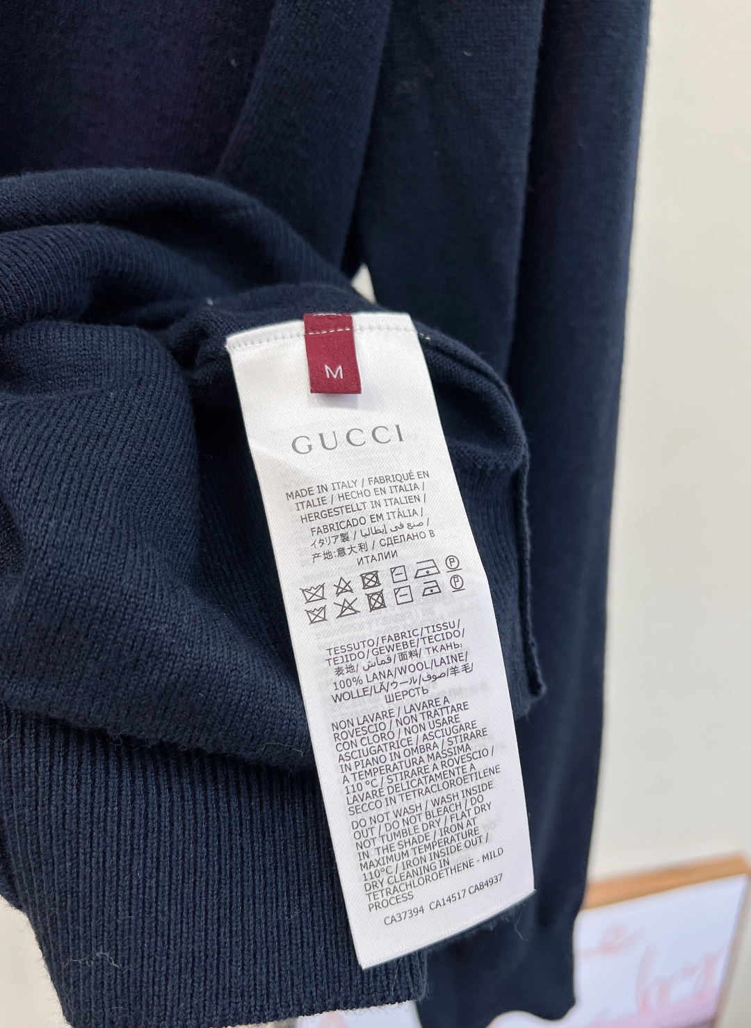 🆕Gucci新款廓形提花字母口袋针织开衫，定制YB羊毛纱线织造，质感高级，舒适柔软，V领针织开衫剪裁，通