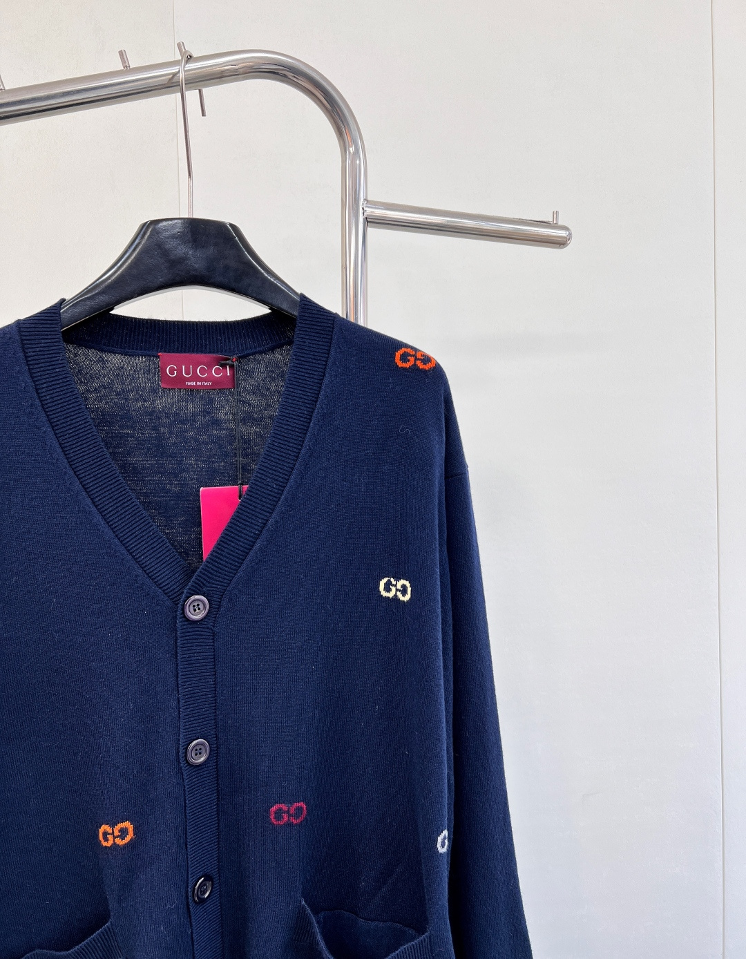 🆕Gucci新款廓形提花字母口袋针织开衫，定制YB羊毛纱线织造，质感高级，舒适柔软，V领针织开衫剪裁，通