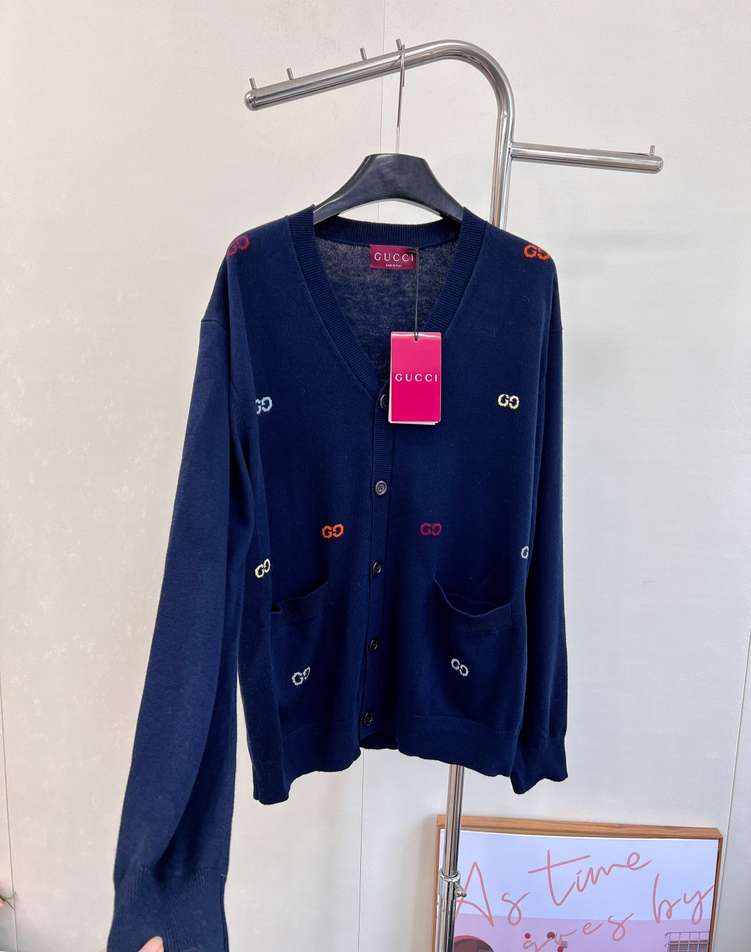 🆕Gucci新款廓形提花字母口袋针织开衫，定制YB羊毛纱线织造，质感高级，舒适柔软，V领针织开衫剪裁，通