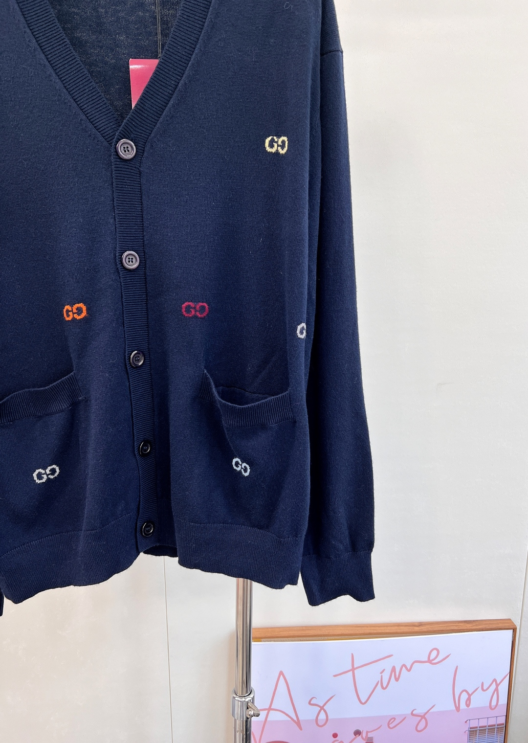 🆕Gucci新款廓形提花字母口袋针织开衫，定制YB羊毛纱线织造，质感高级，舒适柔软，V领针织开衫剪裁，通