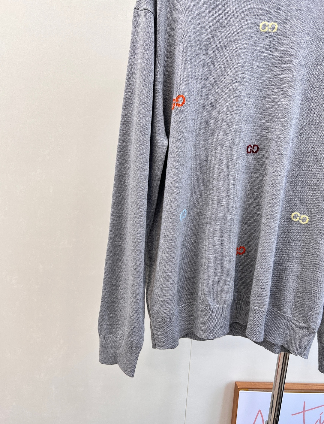 🆕Gucci新款套头字母针织上衣，定制YB羊毛纱线织造，质感高级，舒适柔软，圆领针织套头毛衣剪裁，通体文