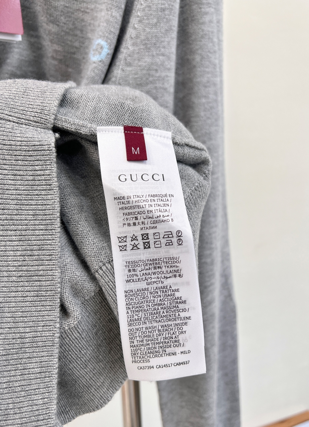 🆕Gucci新款套头字母针织上衣，定制YB羊毛纱线织造，质感高级，舒适柔软，圆领针织套头毛衣剪裁，通体文