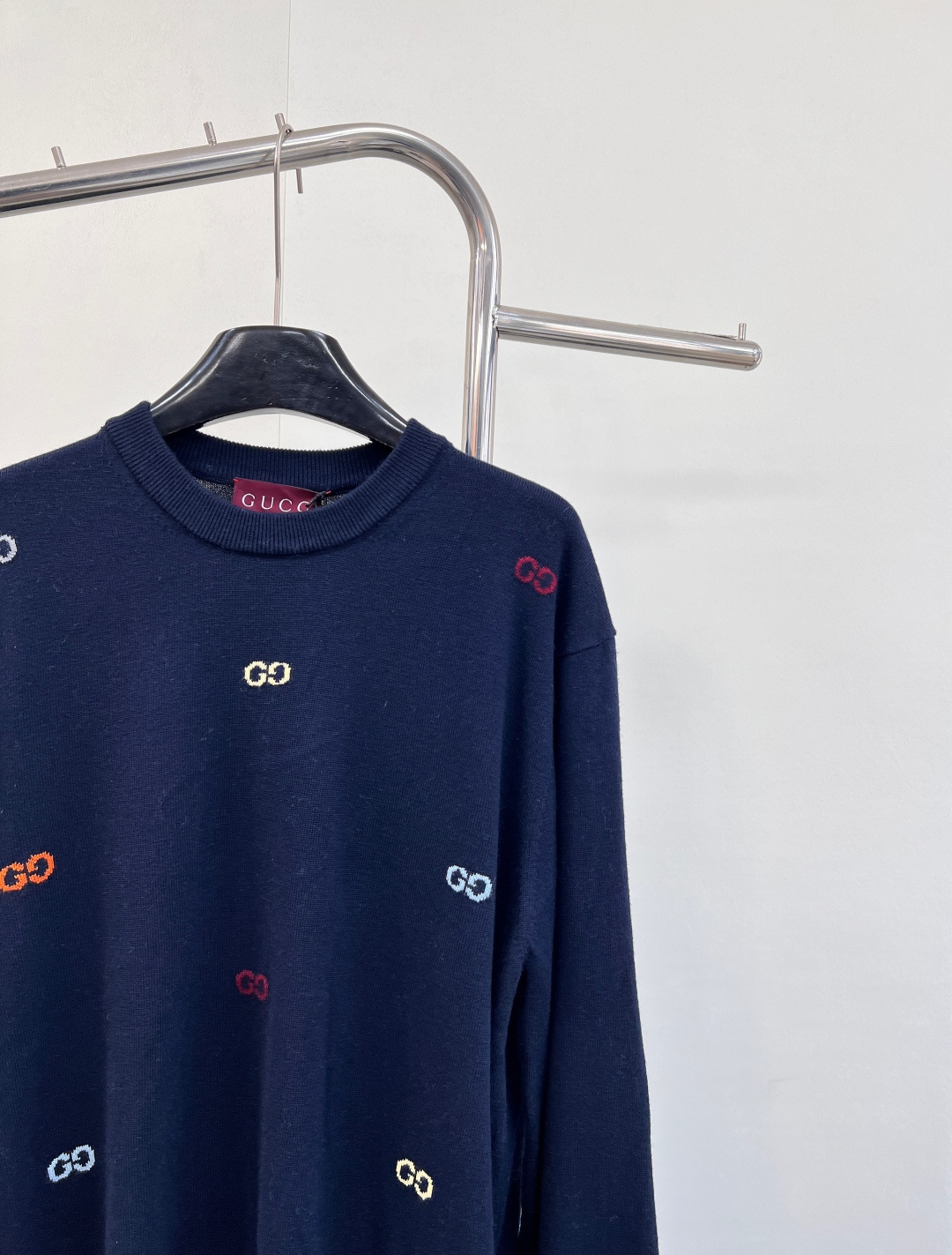 🆕Gucci新款套头字母针织上衣，定制YB羊毛纱线织造，质感高级，舒适柔软，圆领针织套头毛衣剪裁，通体文