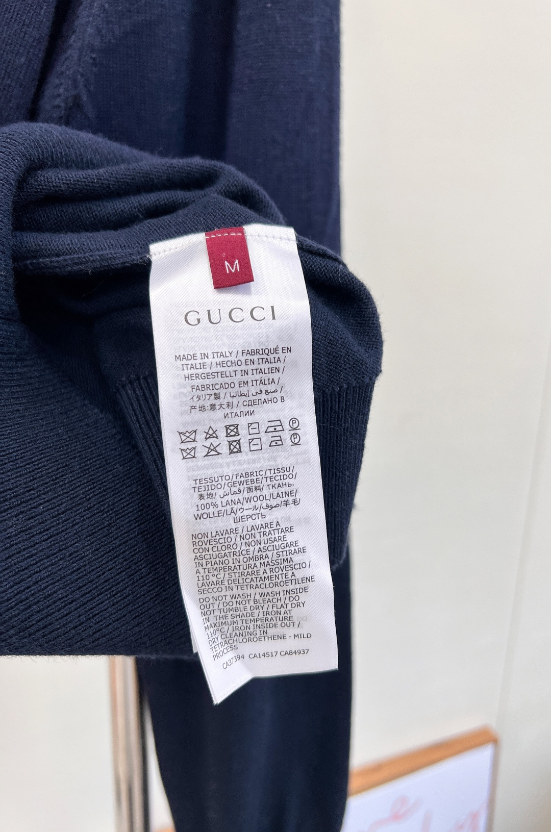 🆕Gucci新款套头字母针织上衣，定制YB羊毛纱线织造，质感高级，舒适柔软，圆领针织套头毛衣剪裁，通体文