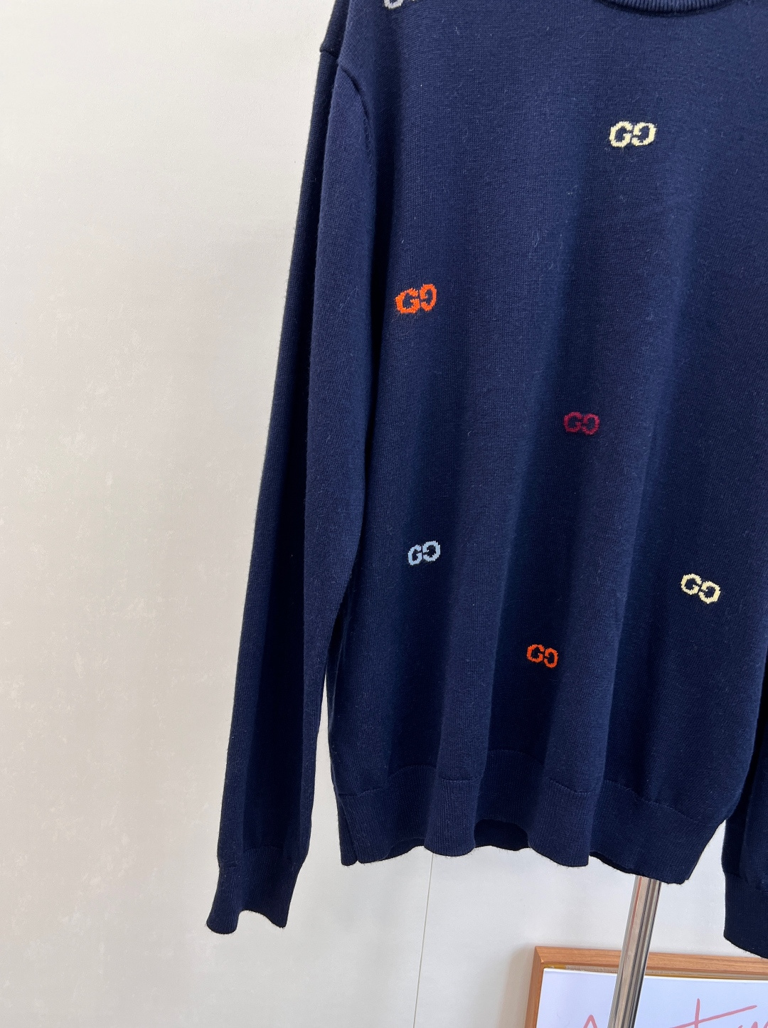 🆕Gucci新款套头字母针织上衣，定制YB羊毛纱线织造，质感高级，舒适柔软，圆领针织套头毛衣剪裁，通体文