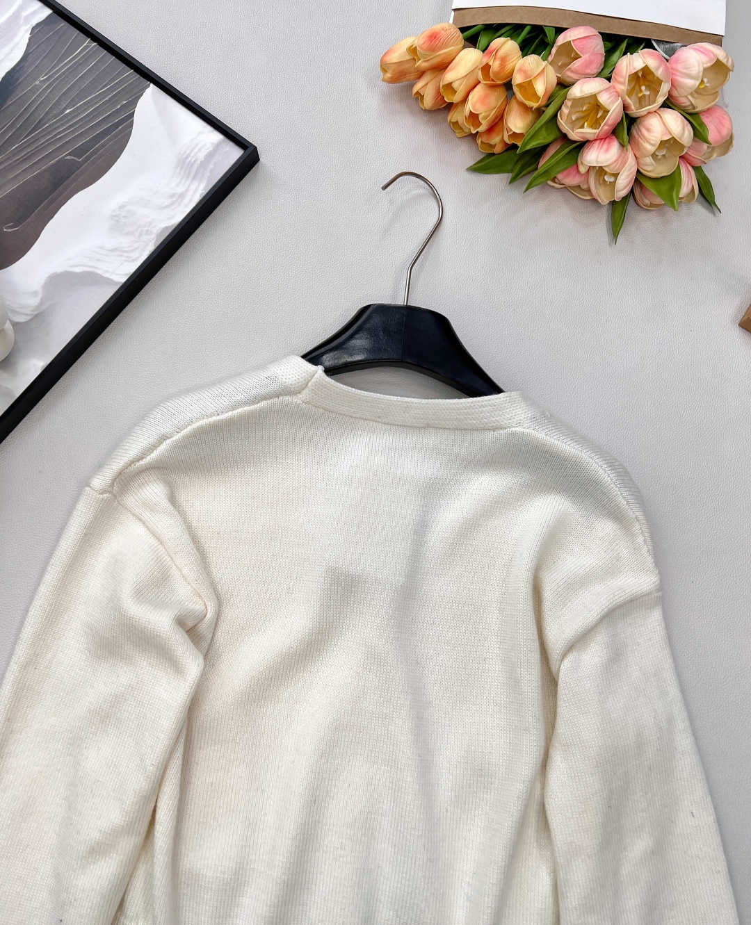 🆕Celine新款短款开衫外套🆕 定制的羊毛纱线，淡雅温柔 中间夹杂着杂线更是与众不同、真的太提升气质了