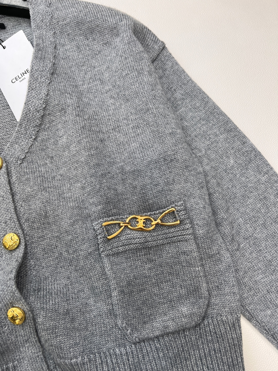 🆕Celine新款短款开衫外套🆕 定制的羊毛纱线，淡雅温柔 中间夹杂着杂线更是与众不同、真的太提升气质了