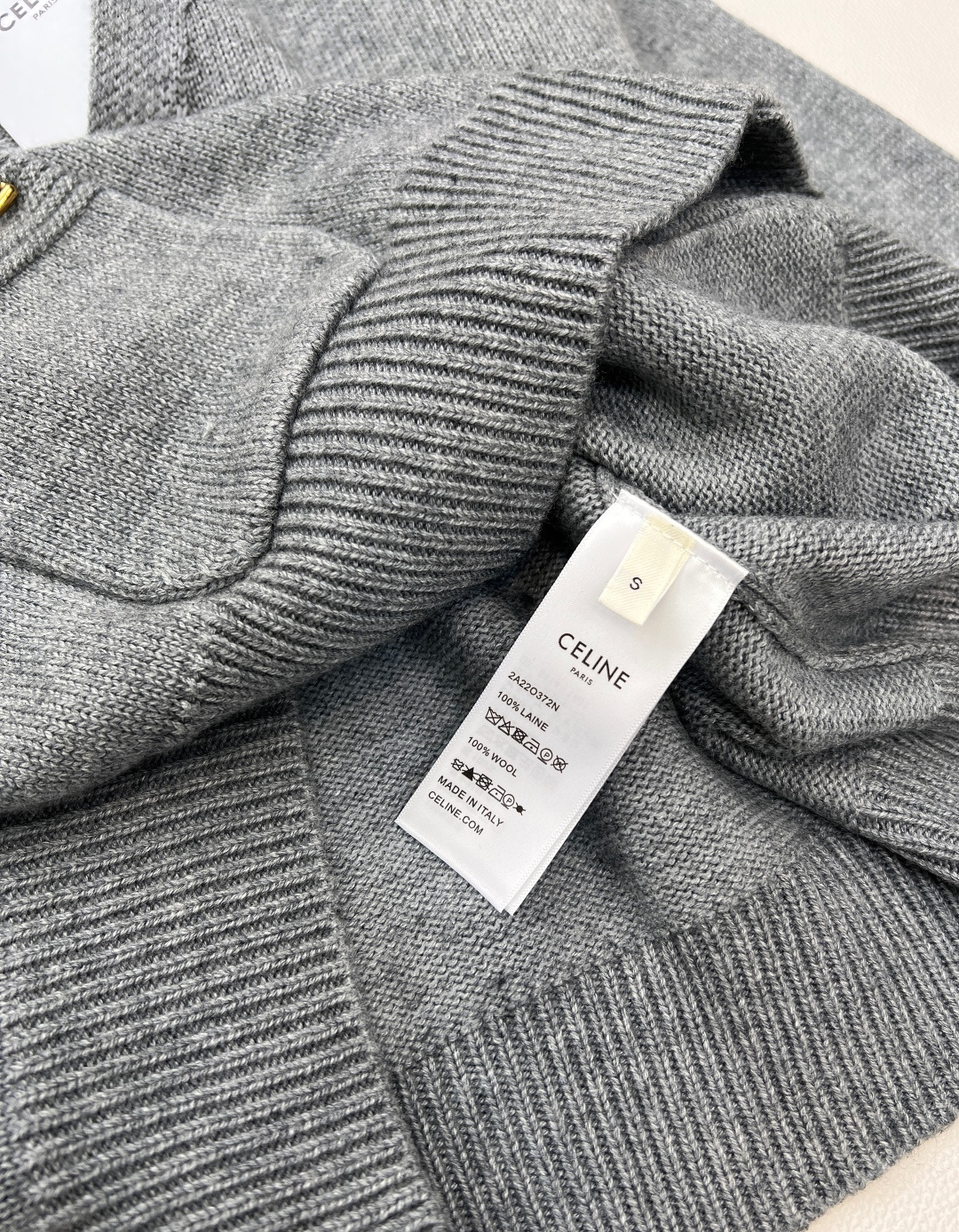 🆕Celine新款短款开衫外套🆕 定制的羊毛纱线，淡雅温柔 中间夹杂着杂线更是与众不同、真的太提升气质了