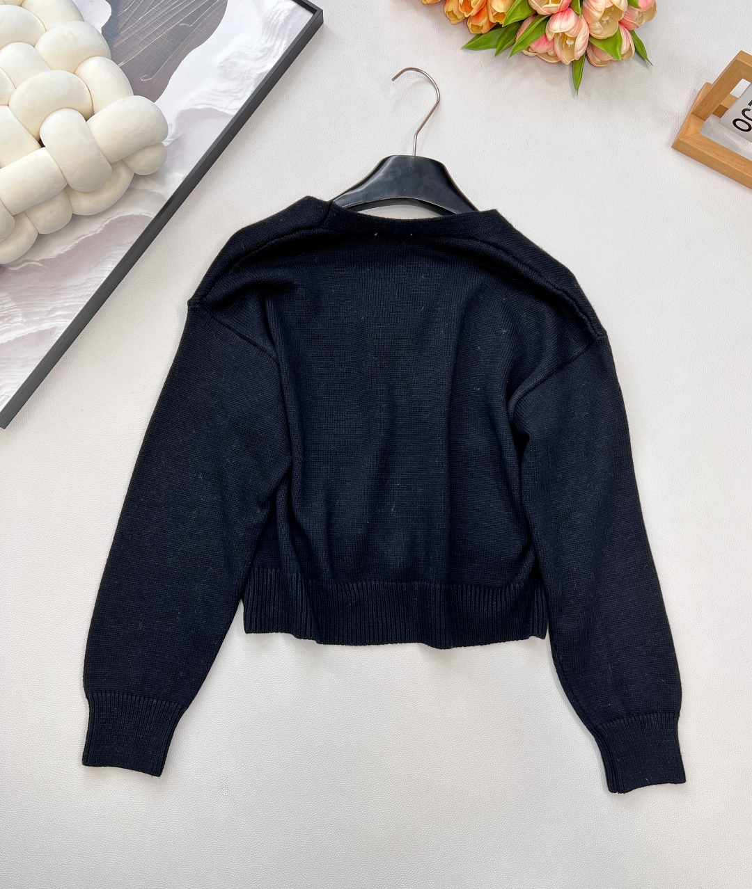 🆕Celine新款短款开衫外套🆕 定制的羊毛纱线，淡雅温柔 中间夹杂着杂线更是与众不同、真的太提升气质了