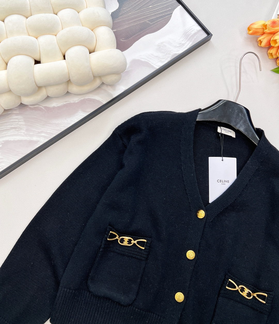 🆕Celine新款短款开衫外套🆕 定制的羊毛纱线，淡雅温柔 中间夹杂着杂线更是与众不同、真的太提升气质了