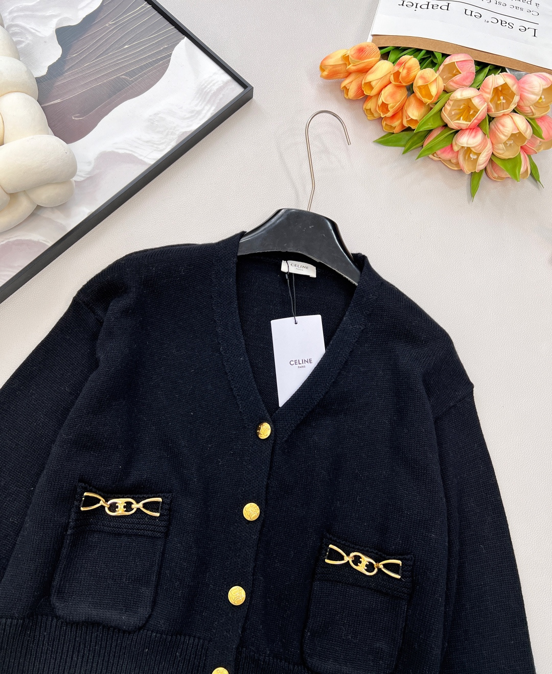 🆕Celine新款短款开衫外套🆕 定制的羊毛纱线，淡雅温柔 中间夹杂着杂线更是与众不同、真的太提升气质了