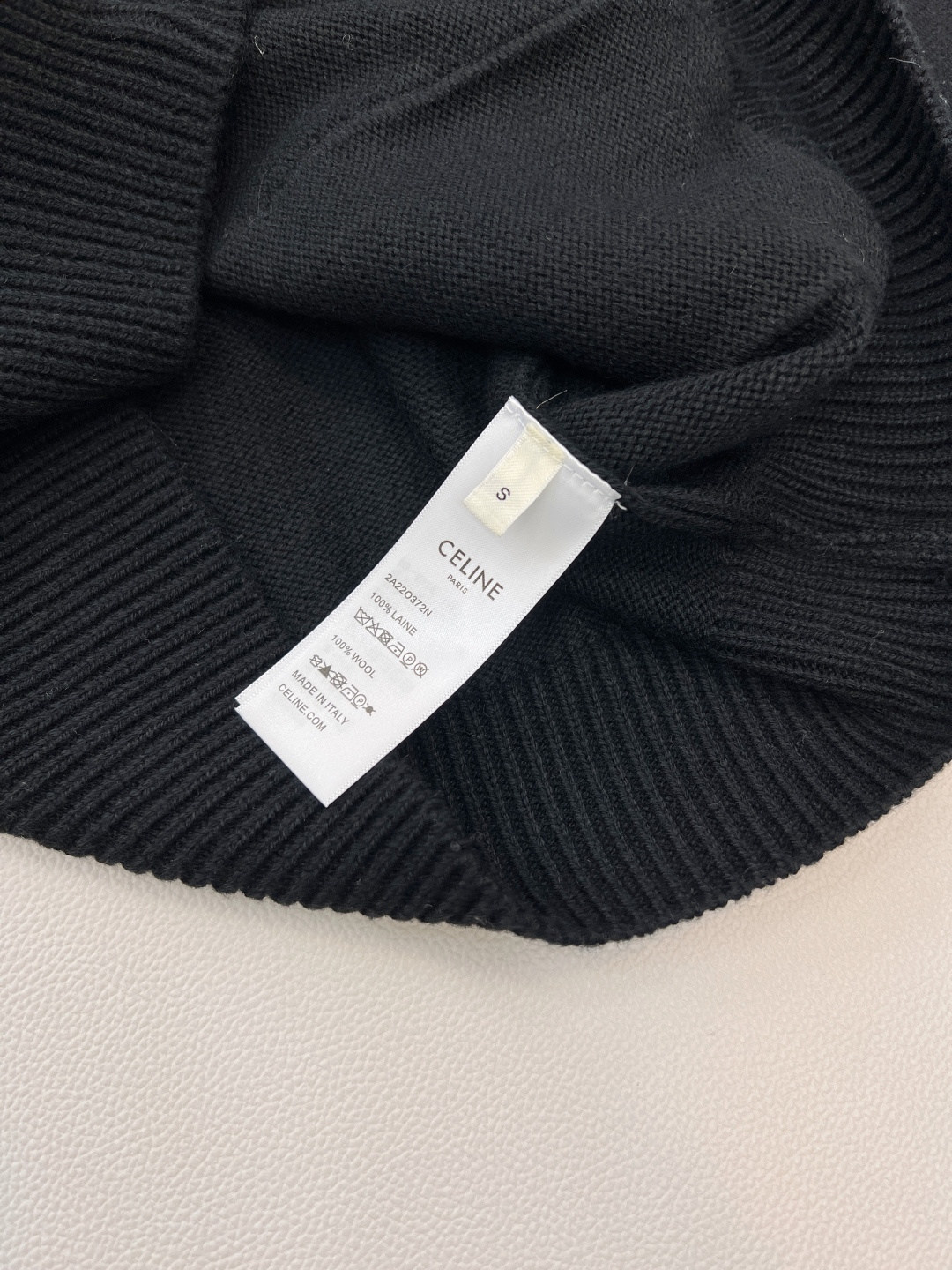 🆕Celine新款短款开衫外套🆕 定制的羊毛纱线，淡雅温柔 中间夹杂着杂线更是与众不同、真的太提升气质了