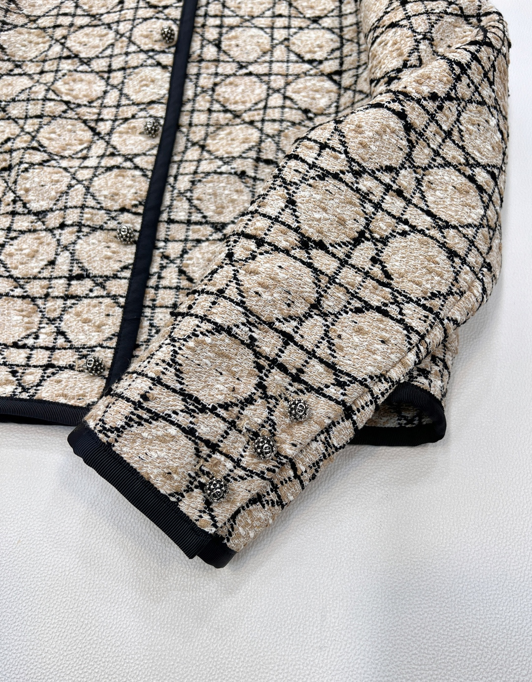 🆕 DIOR 经典戴妃藤格纹粗花呢外套【DIOR典藏之作｜重塑优雅传奇】以传奇藤格纹为序，勾勒法式优雅的