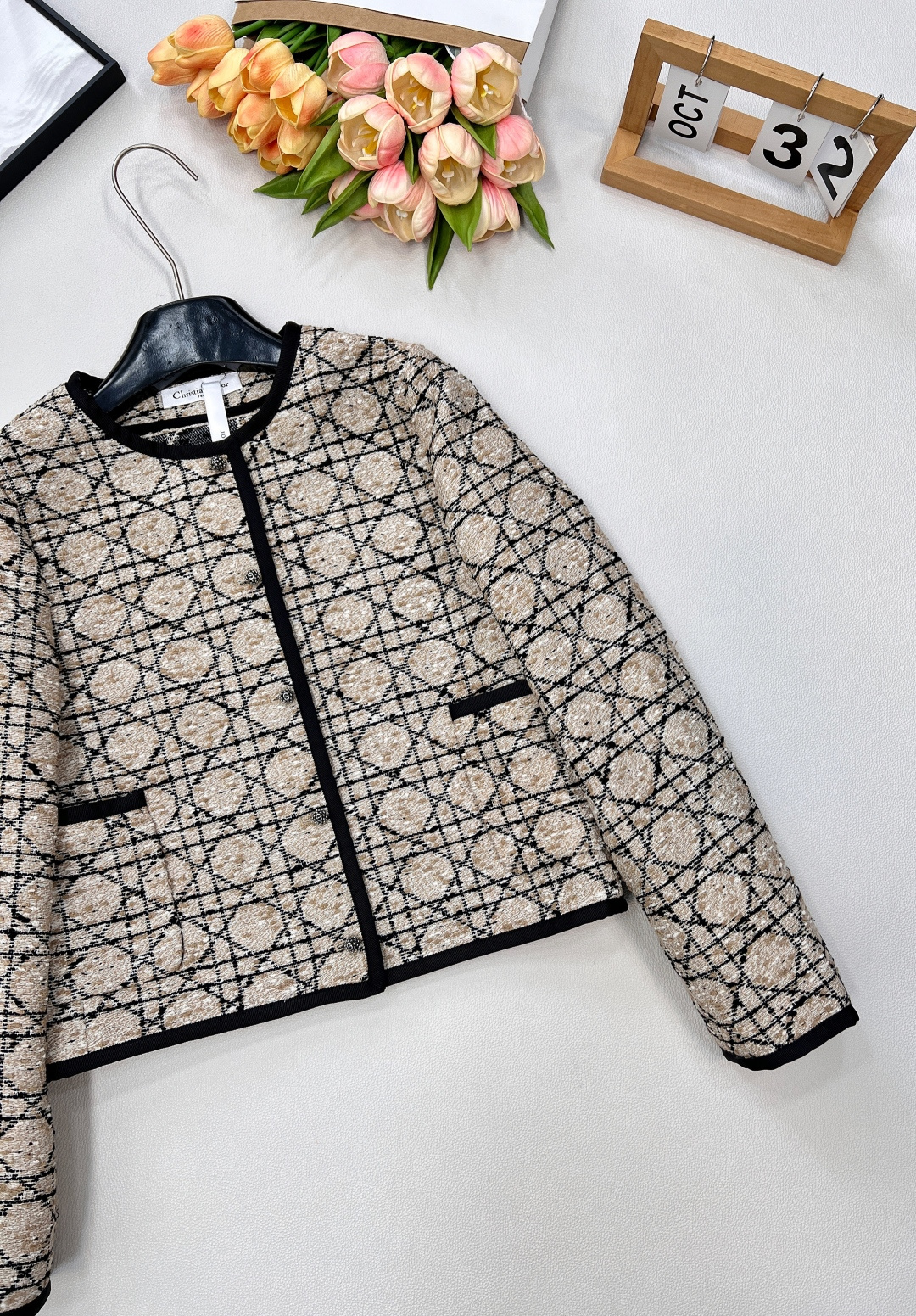 🆕 DIOR 经典戴妃藤格纹粗花呢外套【DIOR典藏之作｜重塑优雅传奇】以传奇藤格纹为序，勾勒法式优雅的