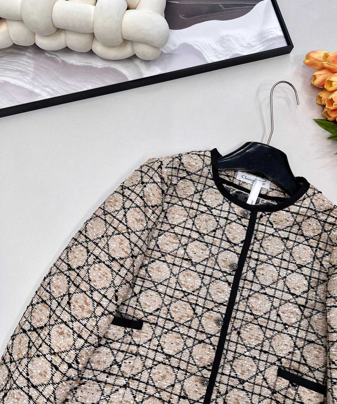 🆕 DIOR 经典戴妃藤格纹粗花呢外套【DIOR典藏之作｜重塑优雅传奇】以传奇藤格纹为序，勾勒法式优雅的