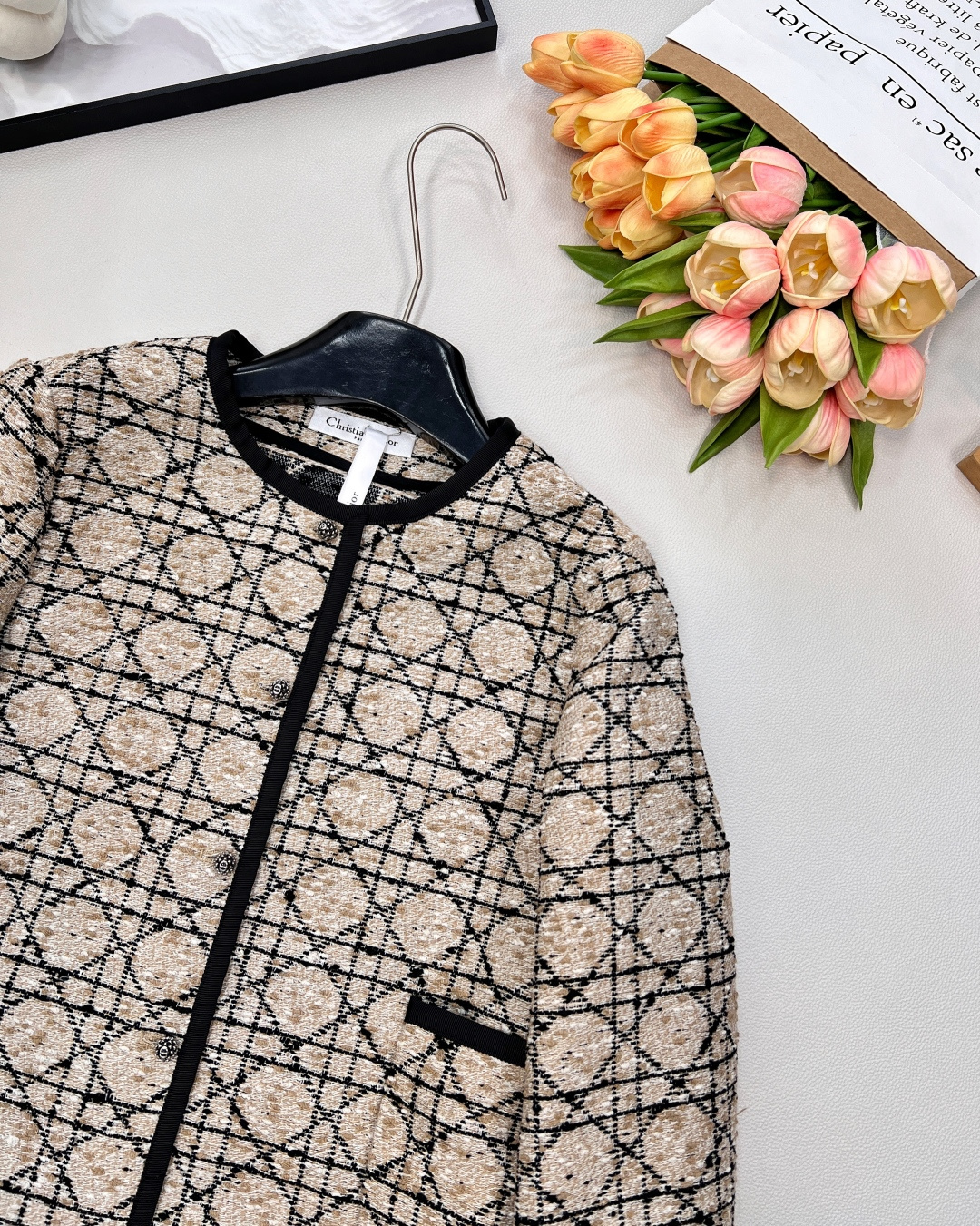 🆕 DIOR 经典戴妃藤格纹粗花呢外套【DIOR典藏之作｜重塑优雅传奇】以传奇藤格纹为序，勾勒法式优雅的