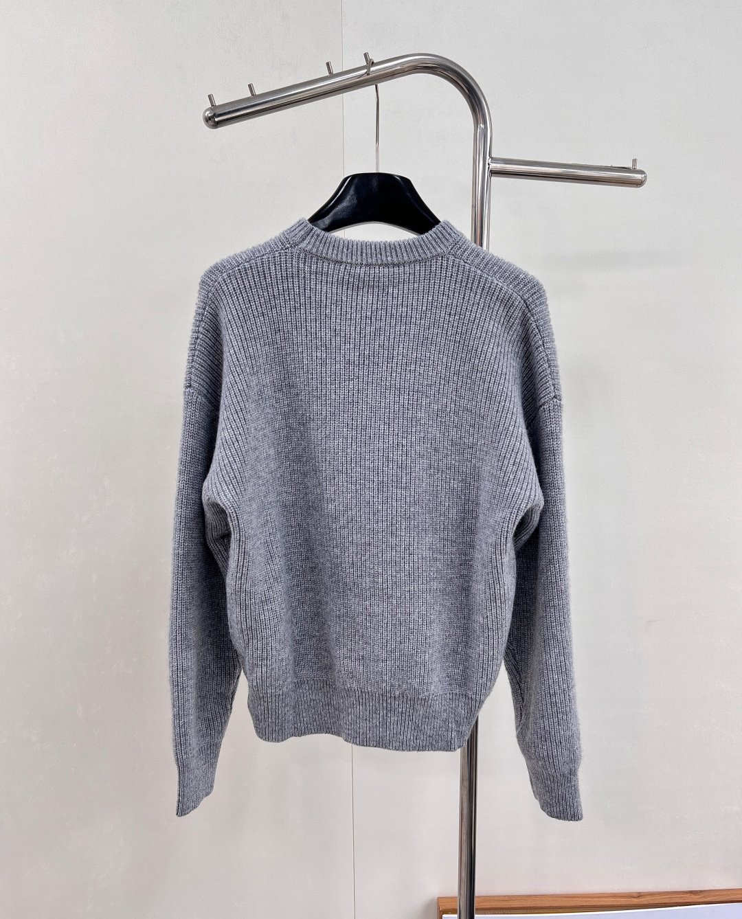 🆕CELINE25SS秋冬新款重工针织圆领毛衣，此款卫衣采用密集针织双面细麻花针织完成，胸前凯旋门独特徽