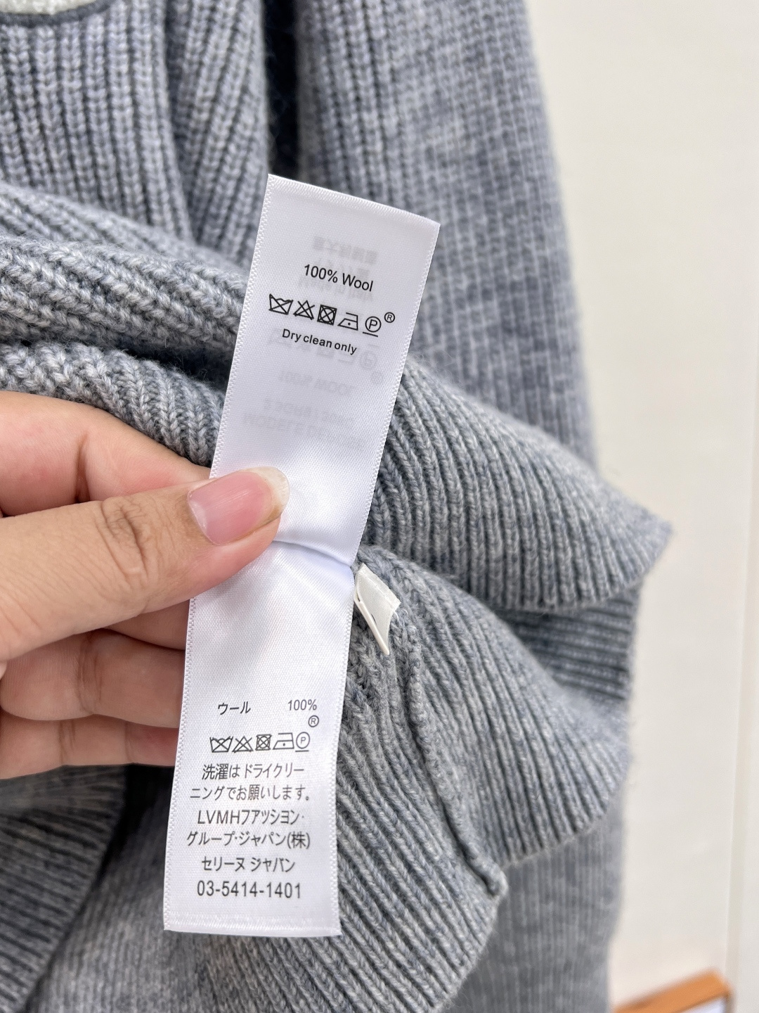 🆕CELINE25SS秋冬新款重工针织圆领毛衣，此款卫衣采用密集针织双面细麻花针织完成，胸前凯旋门独特徽