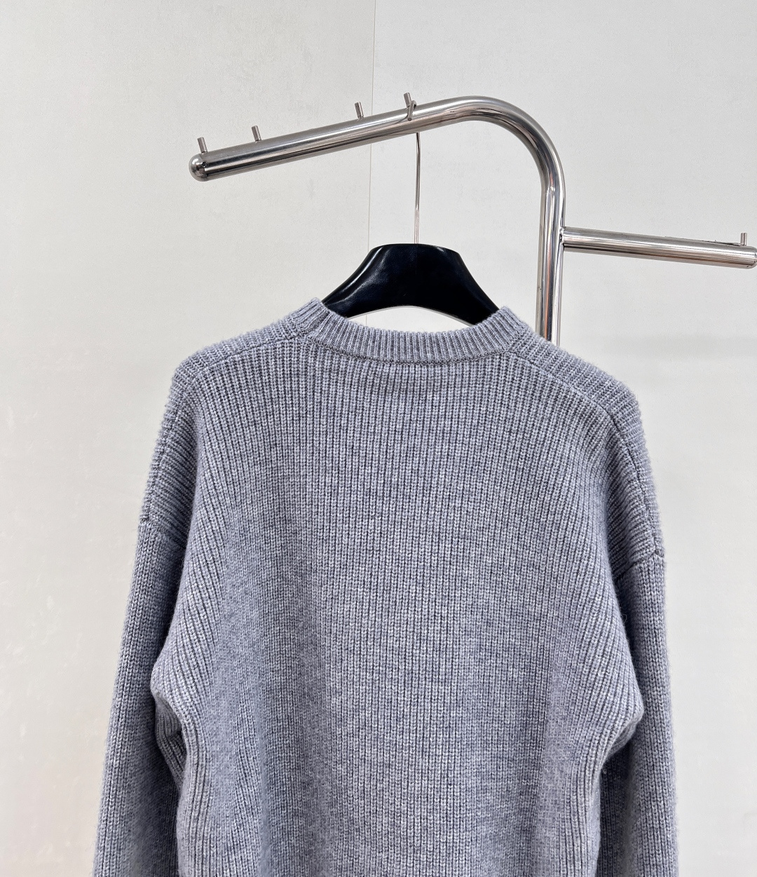 🆕CELINE25SS秋冬新款重工针织圆领毛衣，此款卫衣采用密集针织双面细麻花针织完成，胸前凯旋门独特徽