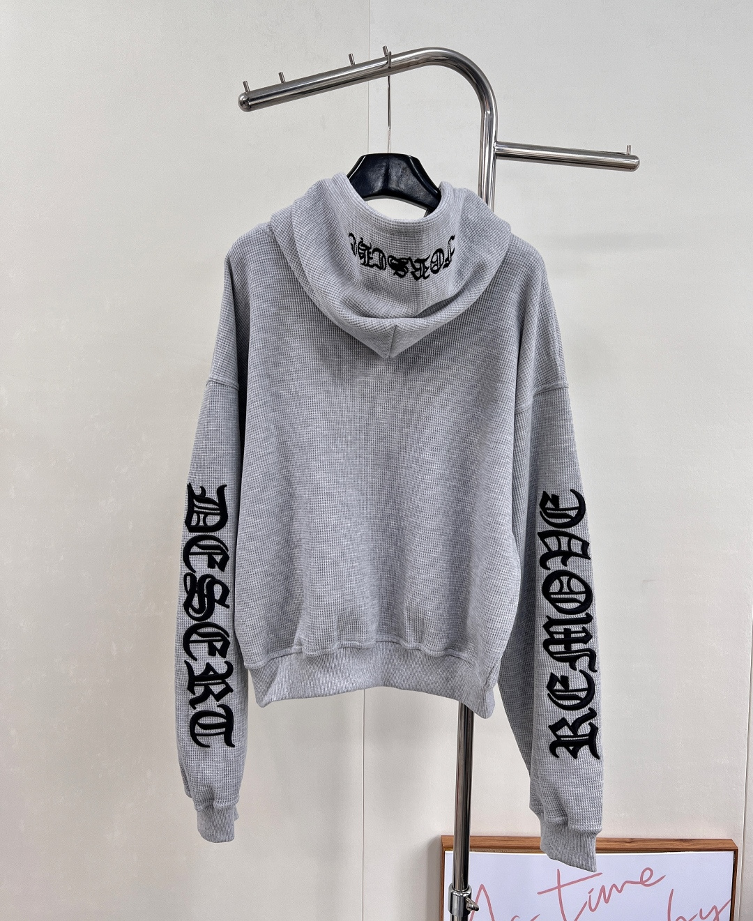 🆕 CHROME HEARTS 新款梵文字母刺绣臂连帽拉链卫衣外套穿上就是随性自如的街头氛围感，早早给你