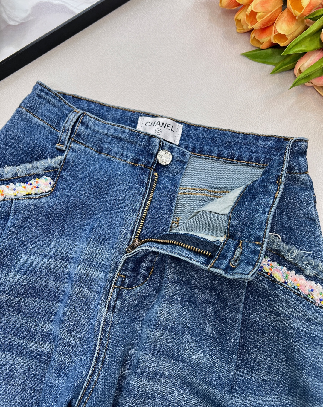 🆕Chanel25FW秋冬新款小香风珍珠钻饰阔腿牛仔裤丨⚠独家高版出品！选用做旧感牛仔面料，裤身口袋处的