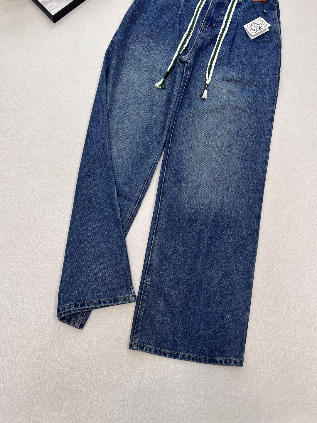 🆕Loewe25Fw早秋新款抽绳高腰阔腿牛仔长裤丨⚠独家高版出品！采用高腰阔腿廓形，从腰头自然垂坠的裤型