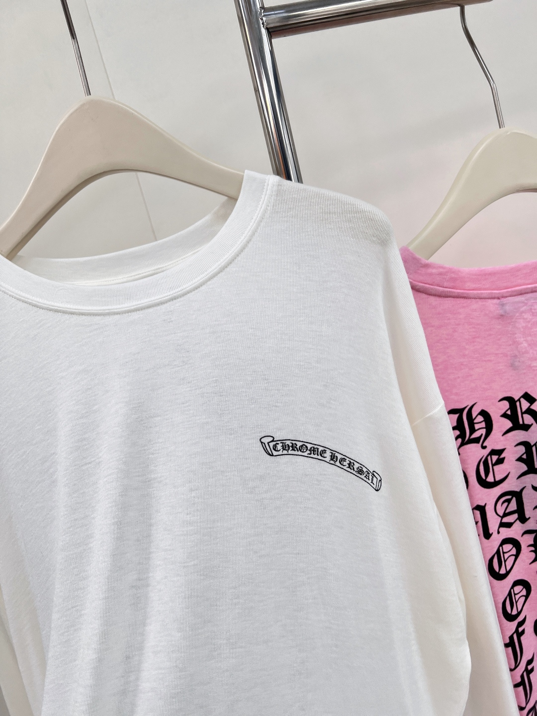 🆕 CHROME HEARTS 克罗心限定樊文字母印花长袖T恤你永远可以相信克罗心🖤经典圆领设计，修饰颈