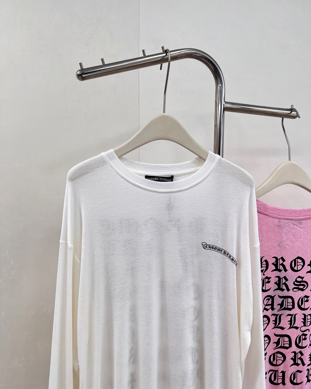 🆕 CHROME HEARTS 克罗心限定樊文字母印花长袖T恤你永远可以相信克罗心🖤经典圆领设计，修饰颈