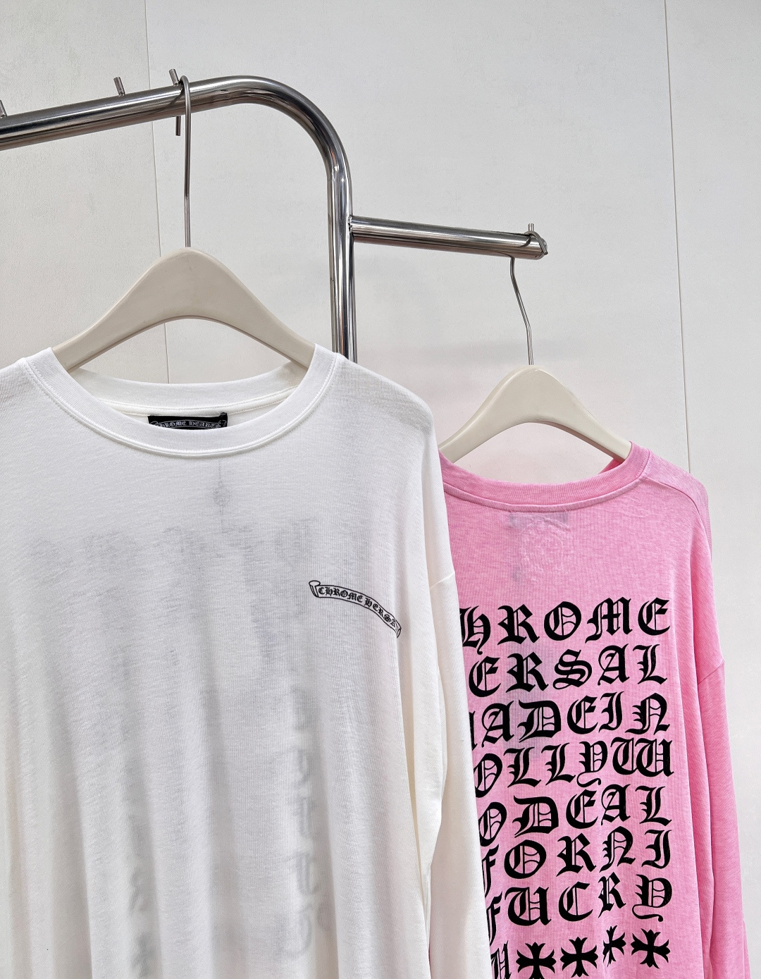 🆕 CHROME HEARTS 克罗心限定樊文字母印花长袖T恤你永远可以相信克罗心🖤经典圆领设计，修饰颈