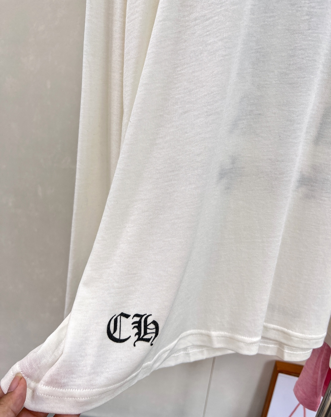 🆕 CHROME HEARTS 克罗心限定樊文字母印花长袖T恤你永远可以相信克罗心🖤经典圆领设计，修饰颈