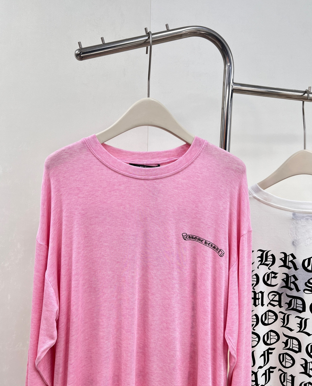 🆕 CHROME HEARTS 克罗心限定樊文字母印花长袖T恤你永远可以相信克罗心🖤经典圆领设计，修饰颈