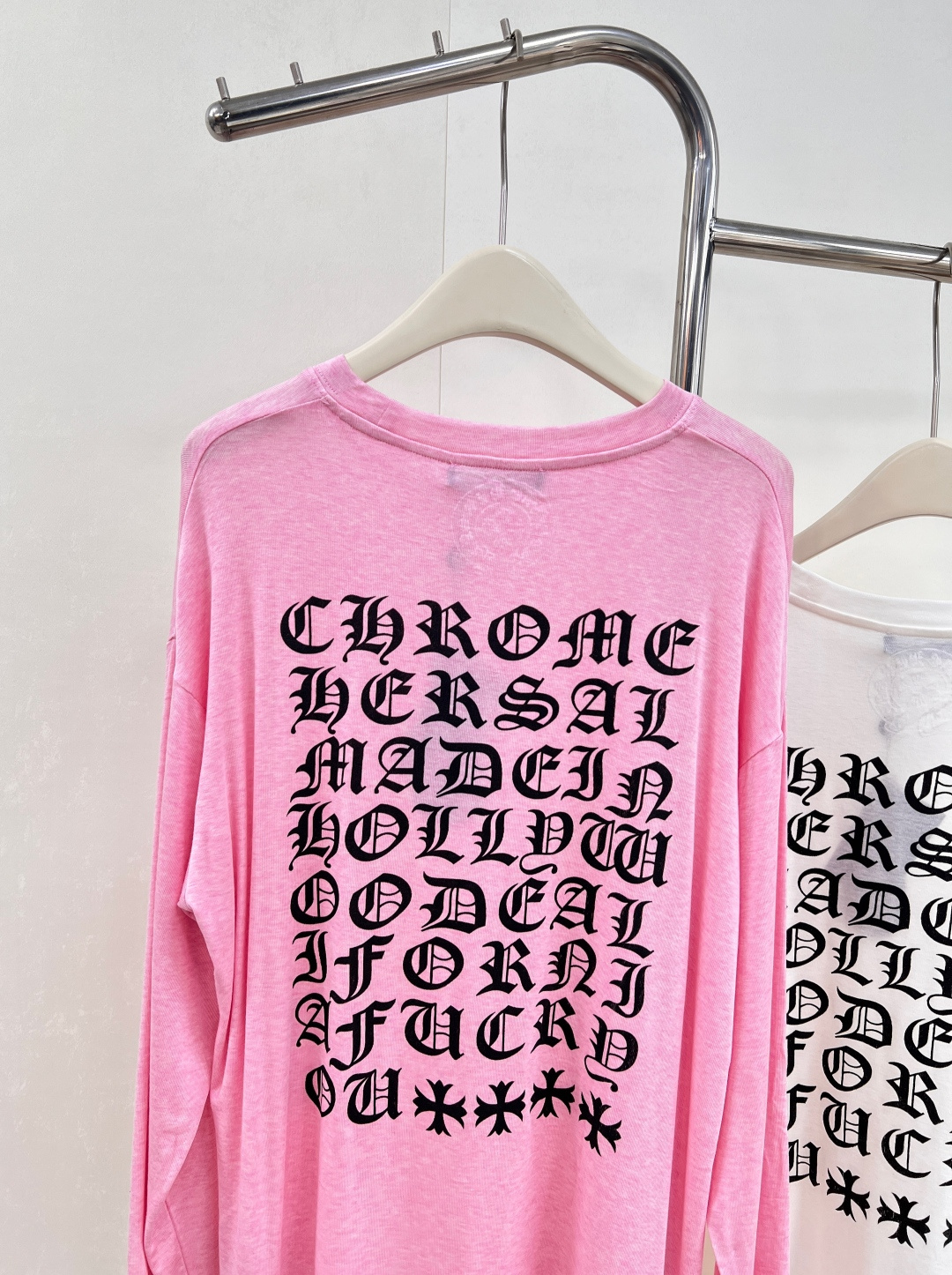 🆕 CHROME HEARTS 克罗心限定樊文字母印花长袖T恤你永远可以相信克罗心🖤经典圆领设计，修饰颈