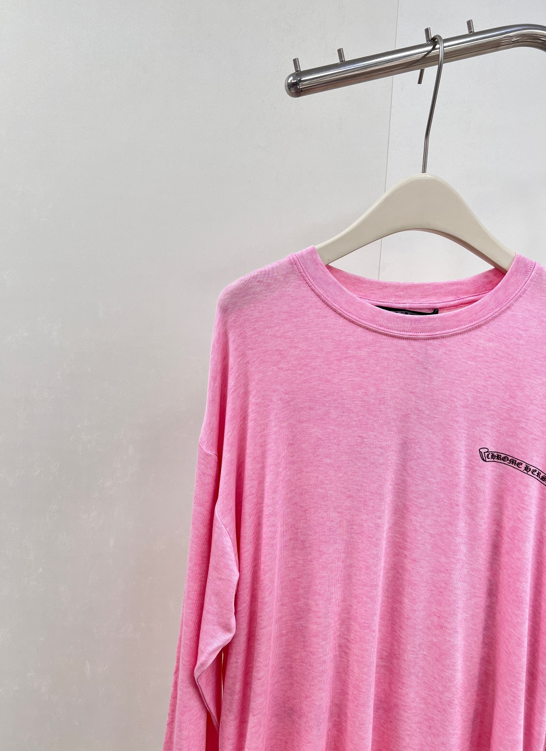 🆕 CHROME HEARTS 克罗心限定樊文字母印花长袖T恤你永远可以相信克罗心🖤经典圆领设计，修饰颈