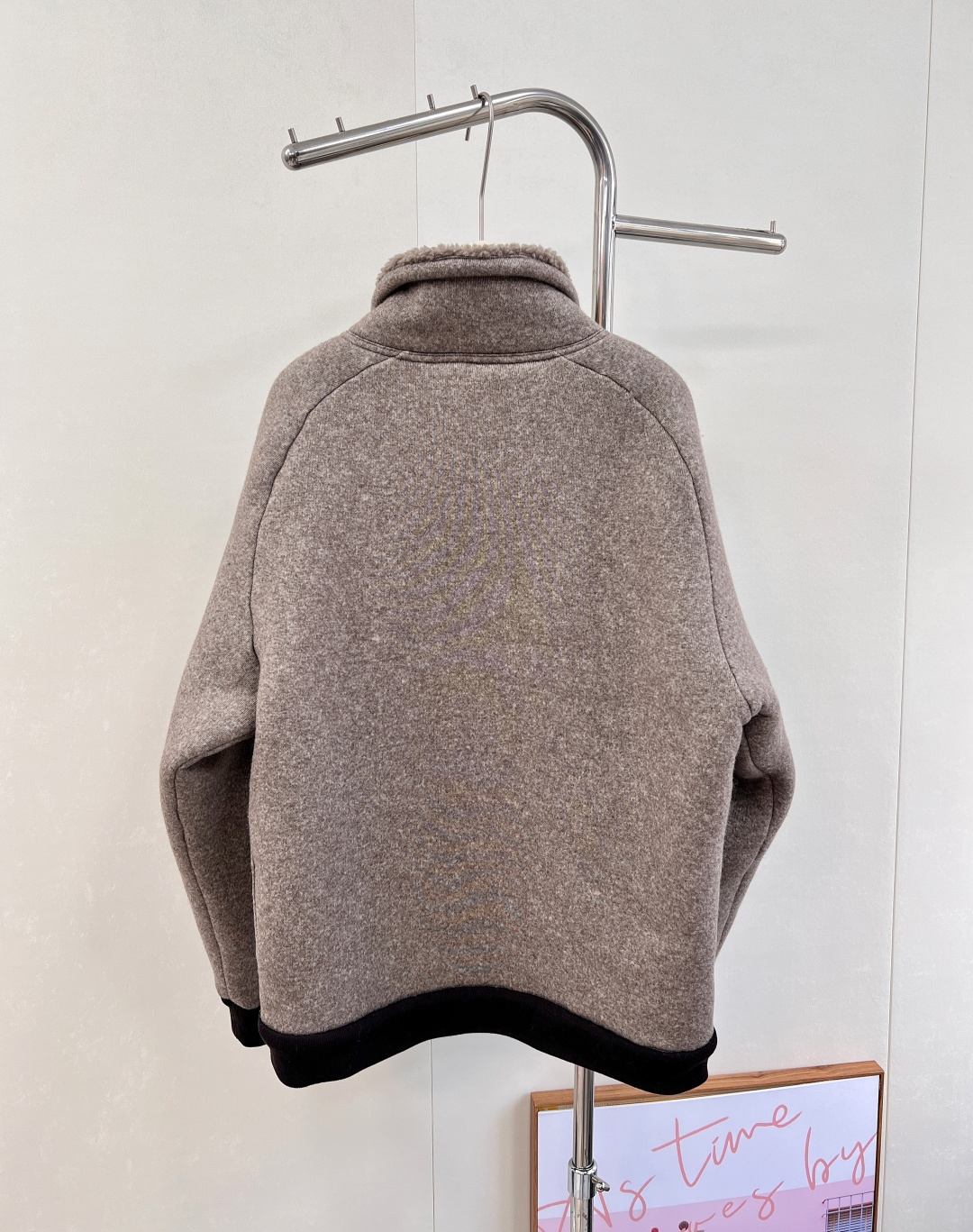 🆕MiuMiu25SS秋冬新款温暖美拉德配色，来get秋冬第一件外套～软乎乎廓形摇粒绒外套穿上就是时髦精