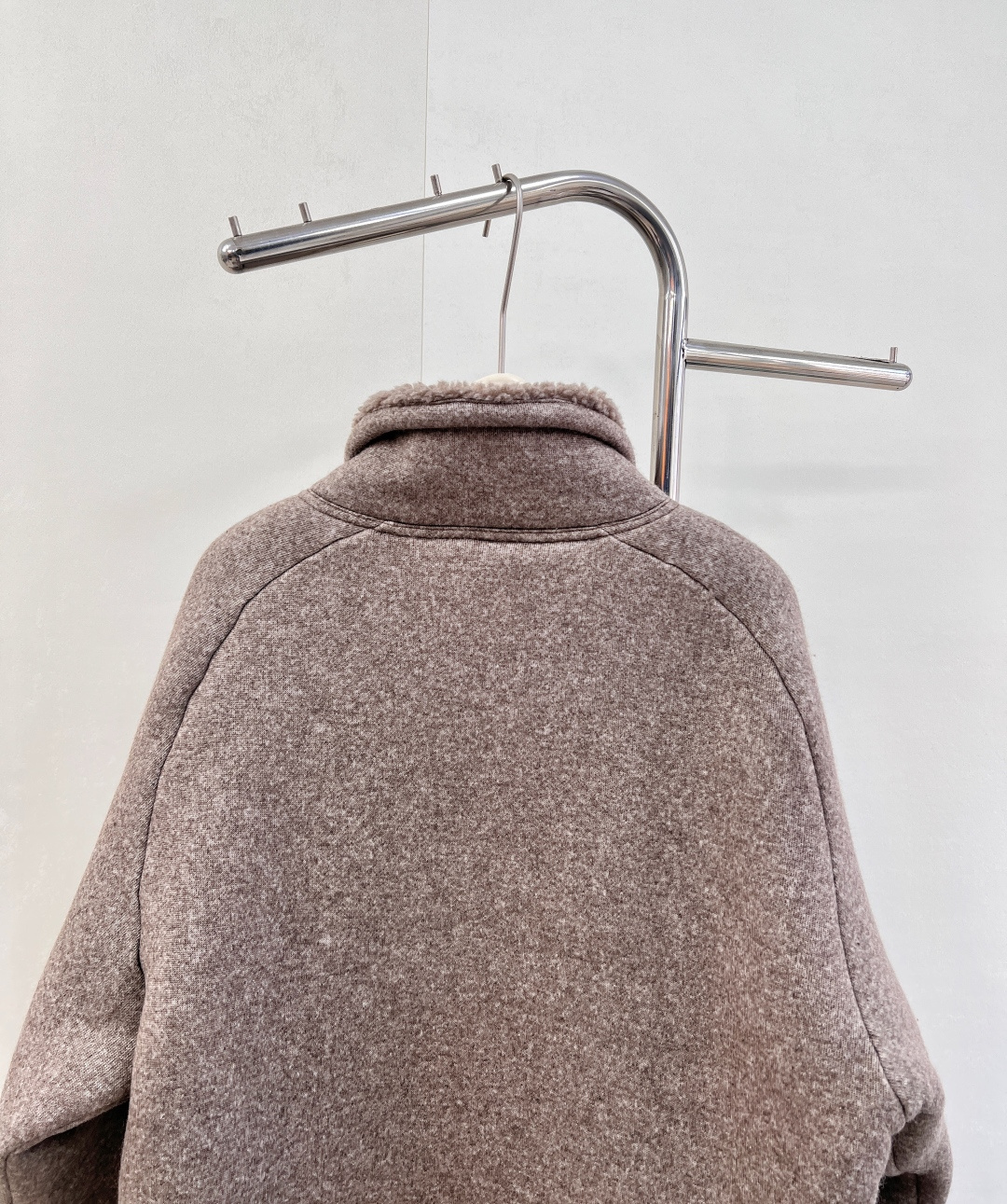 🆕MiuMiu25SS秋冬新款温暖美拉德配色，来get秋冬第一件外套～软乎乎廓形摇粒绒外套穿上就是时髦精