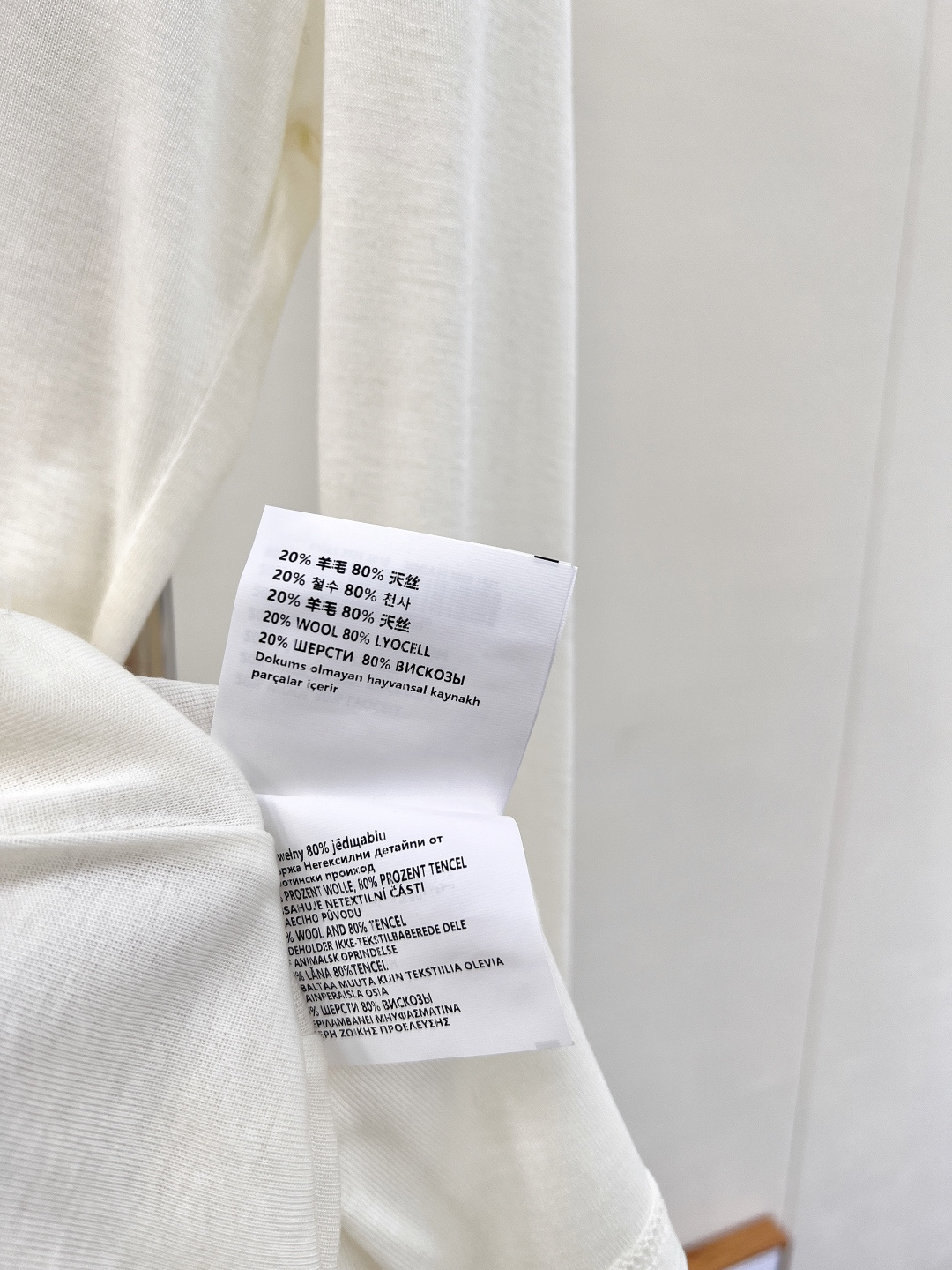 🆕MiuMiu2025SS新款天丝羊毛打底衫，今年秋冬必入的叠穿打底衫，天丝+羊毛的质地，手感满分亲肤柔