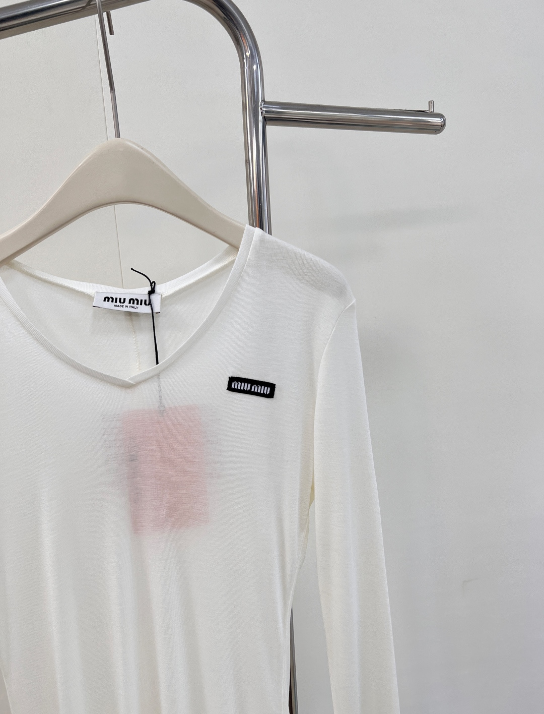 🆕MiuMiu2025SS新款天丝羊毛打底衫，今年秋冬必入的叠穿打底衫，天丝+羊毛的质地，手感满分亲肤柔