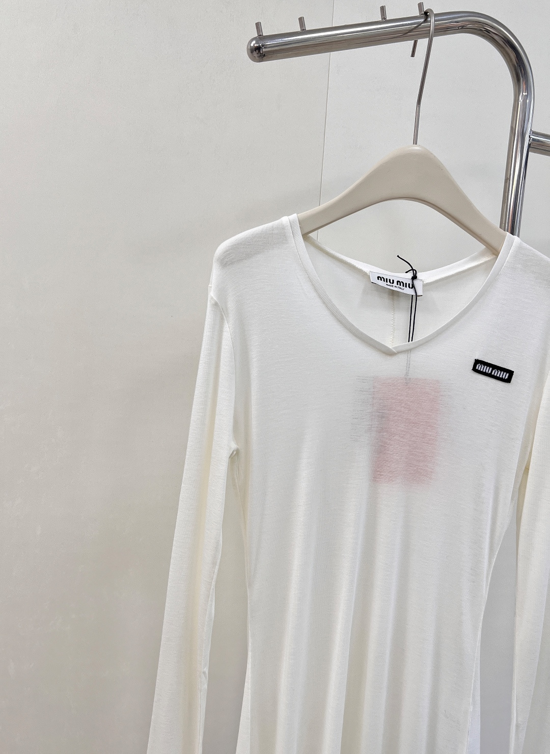 🆕MiuMiu2025SS新款天丝羊毛打底衫，今年秋冬必入的叠穿打底衫，天丝+羊毛的质地，手感满分亲肤柔