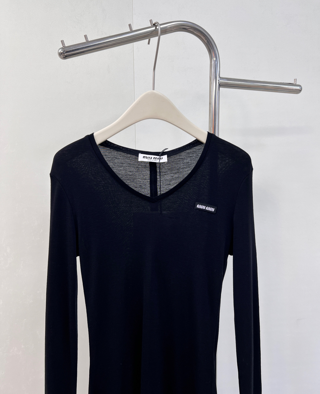 🆕MiuMiu2025SS新款天丝羊毛打底衫，今年秋冬必入的叠穿打底衫，天丝+羊毛的质地，手感满分亲肤柔