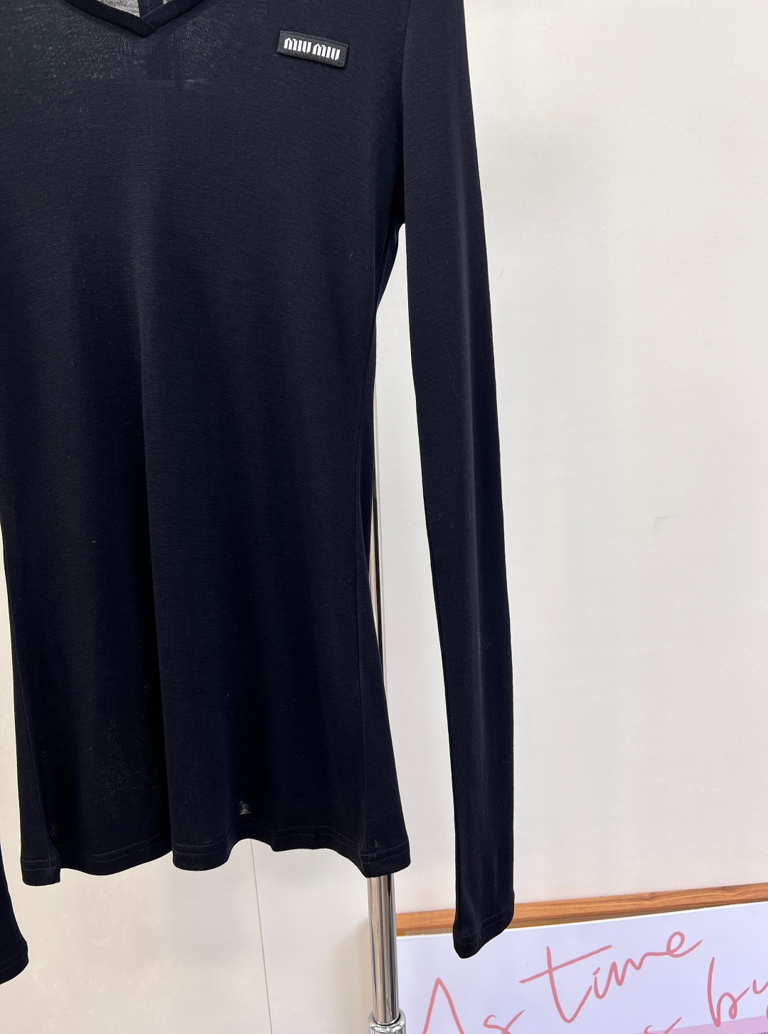 🆕MiuMiu2025SS新款天丝羊毛打底衫，今年秋冬必入的叠穿打底衫，天丝+羊毛的质地，手感满分亲肤柔