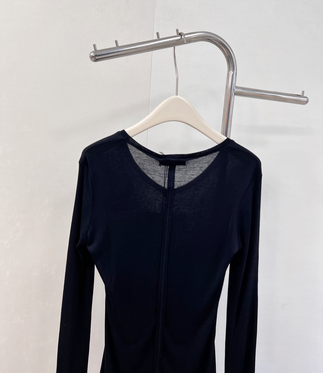 🆕MiuMiu2025SS新款天丝羊毛打底衫，今年秋冬必入的叠穿打底衫，天丝+羊毛的质地，手感满分亲肤柔