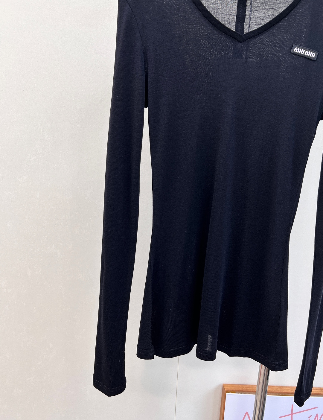 🆕MiuMiu2025SS新款天丝羊毛打底衫，今年秋冬必入的叠穿打底衫，天丝+羊毛的质地，手感满分亲肤柔