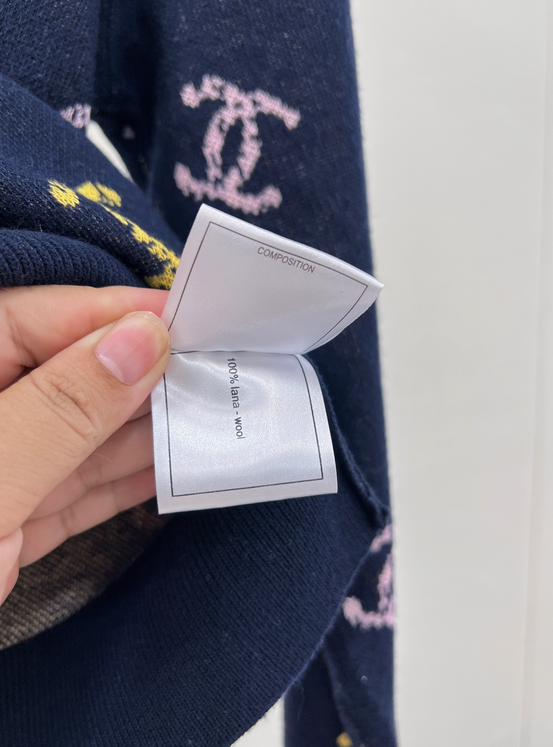 🆕 CHANEL 满印小香logo撞色元素设计套头毛衣彩色配色，小可爱必备！慵懒风软糯毛衣，秋冬怎么少的