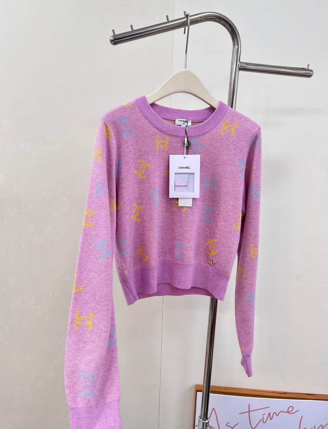 🆕 CHANEL 满印小香logo撞色元素设计套头毛衣彩色配色，小可爱必备！慵懒风软糯毛衣，秋冬怎么少的